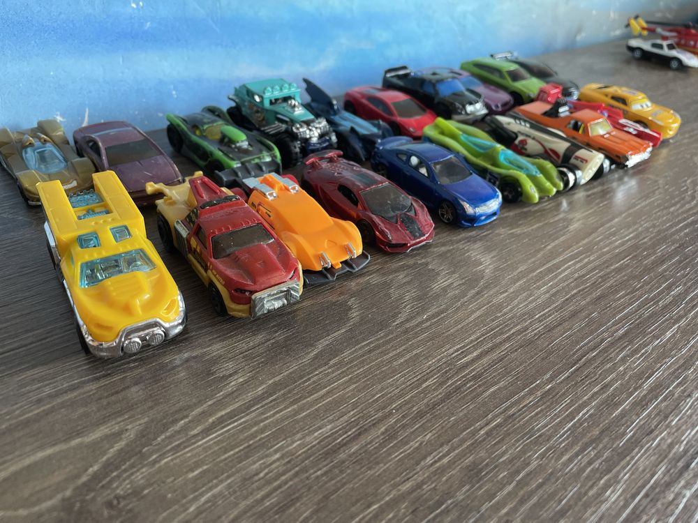 Лот из 20!!! моделей машинок HotWheels и не только