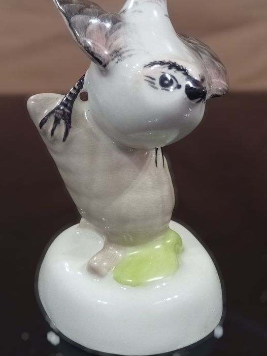 Винтажная фарфоровая статуэтка Птичка на шишке, Аквинкум, Венгрия, 60е