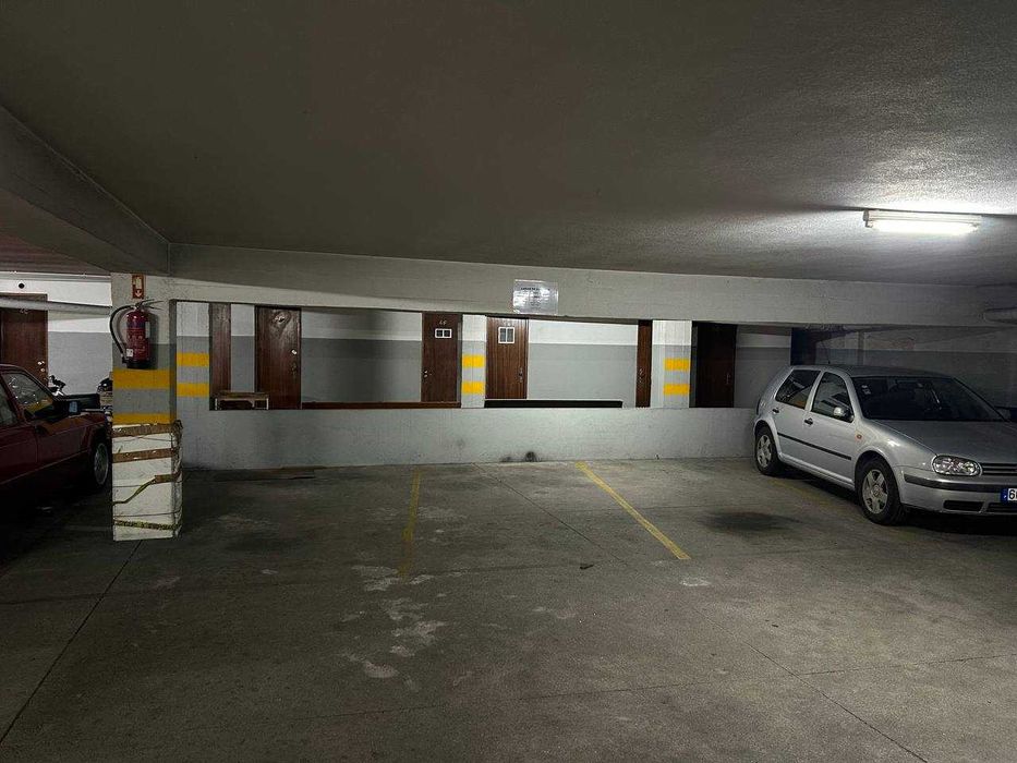 Garagem para Arrendamento — São Mamede de Infesta