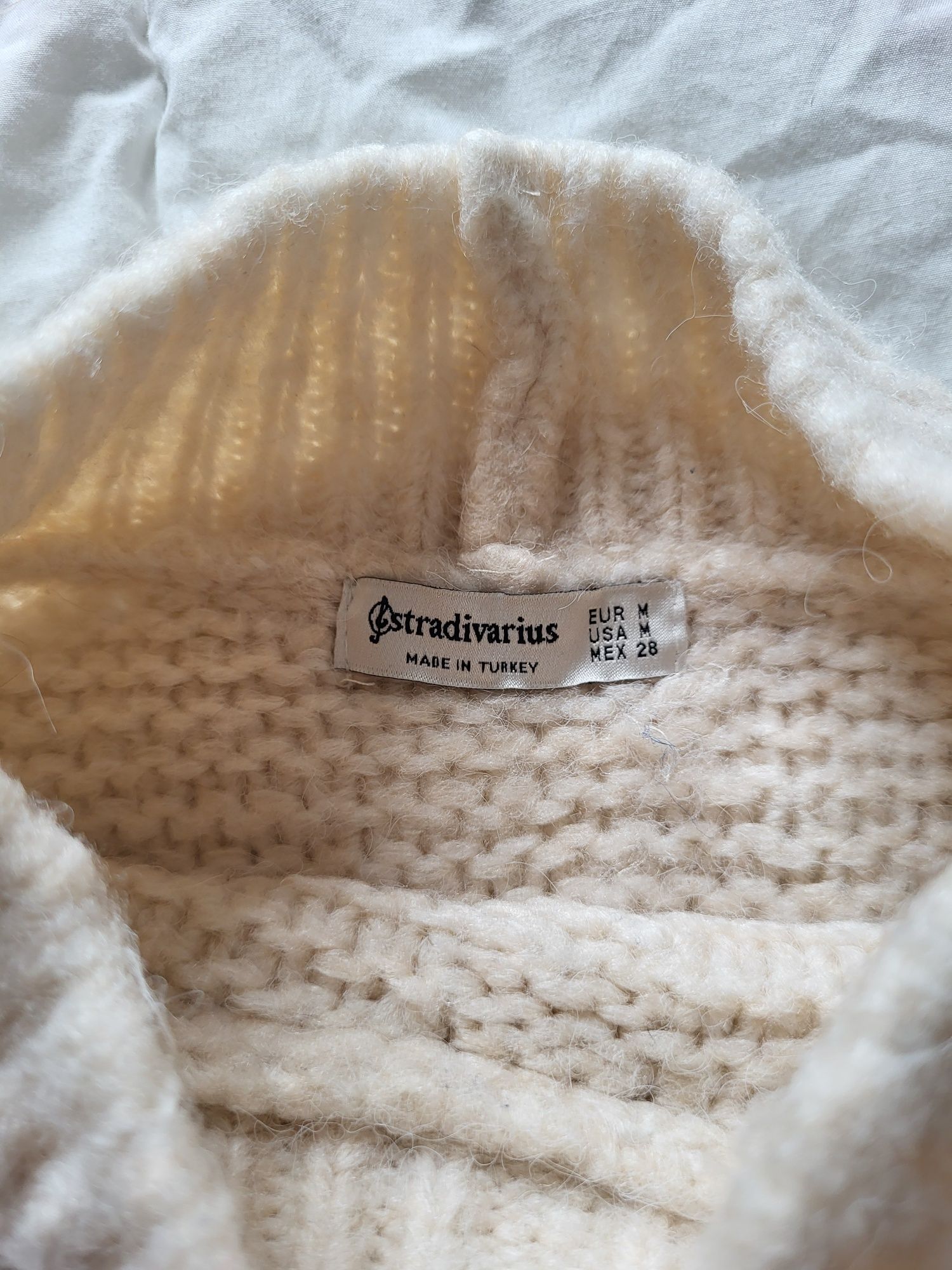 Sweterek stradivarius M