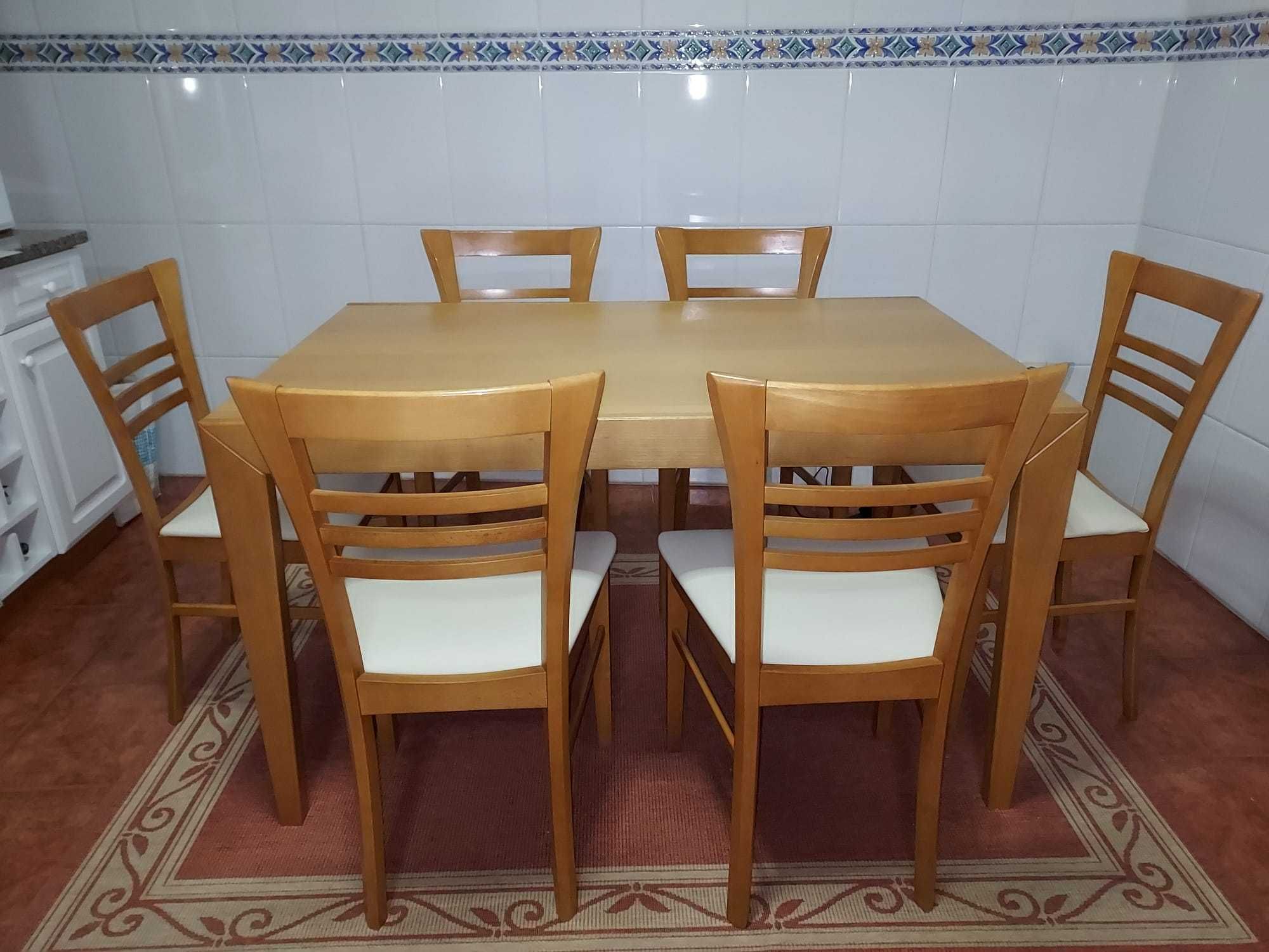 Mesa de refeições extensível (cozinha ou sala) e 6 cadeiras (c/o novo)