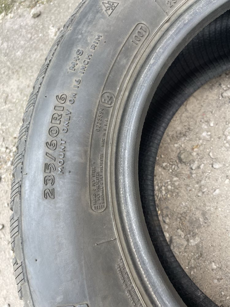 Продам зимнию резину комплект 235/60/16