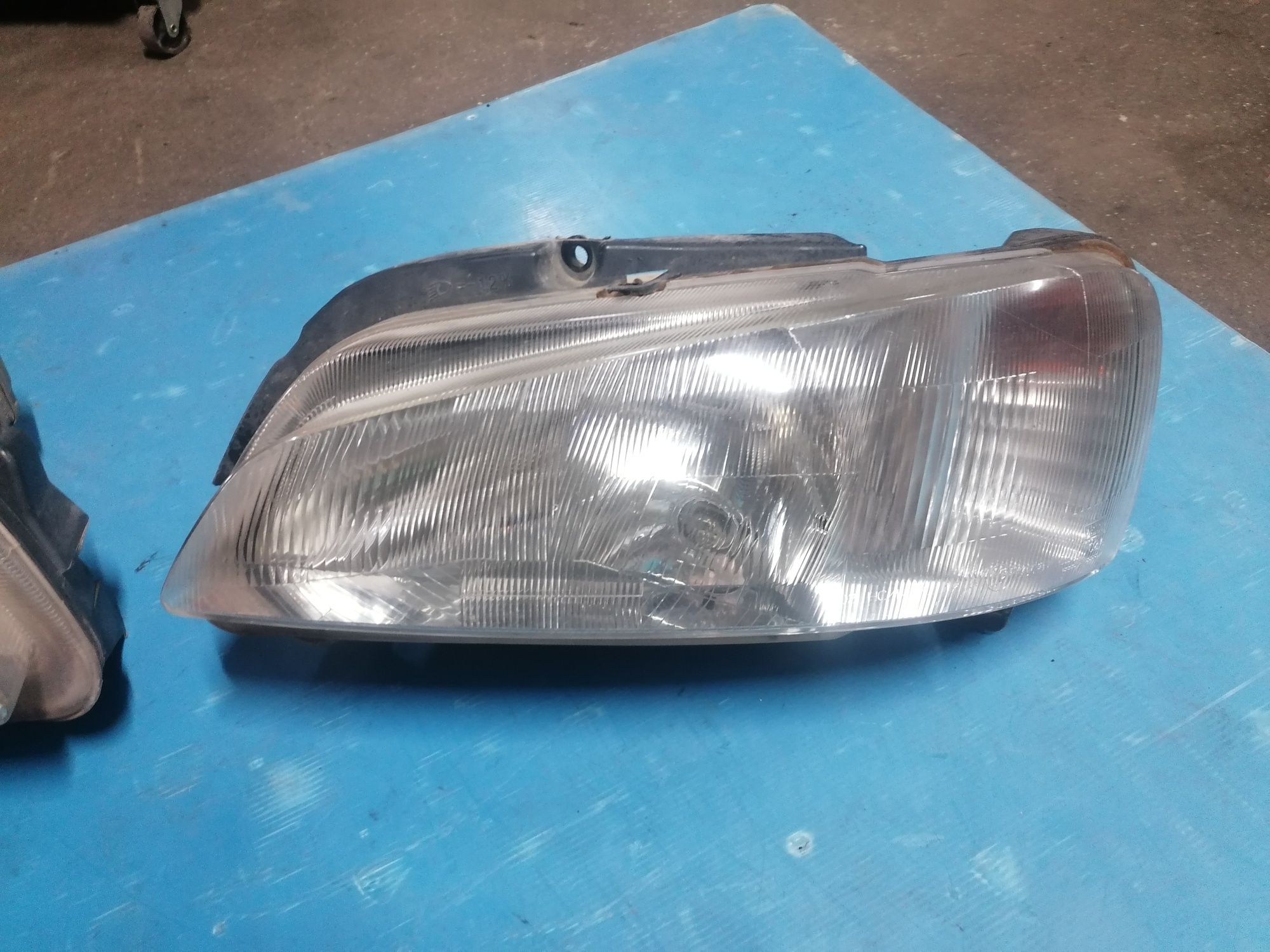 Faróis ou ópticas peugeot 106 fase 2