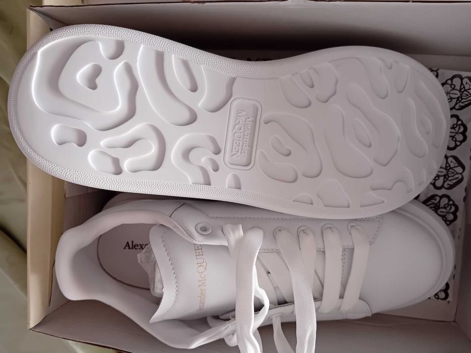 Tenis brancos Alexander McQueen