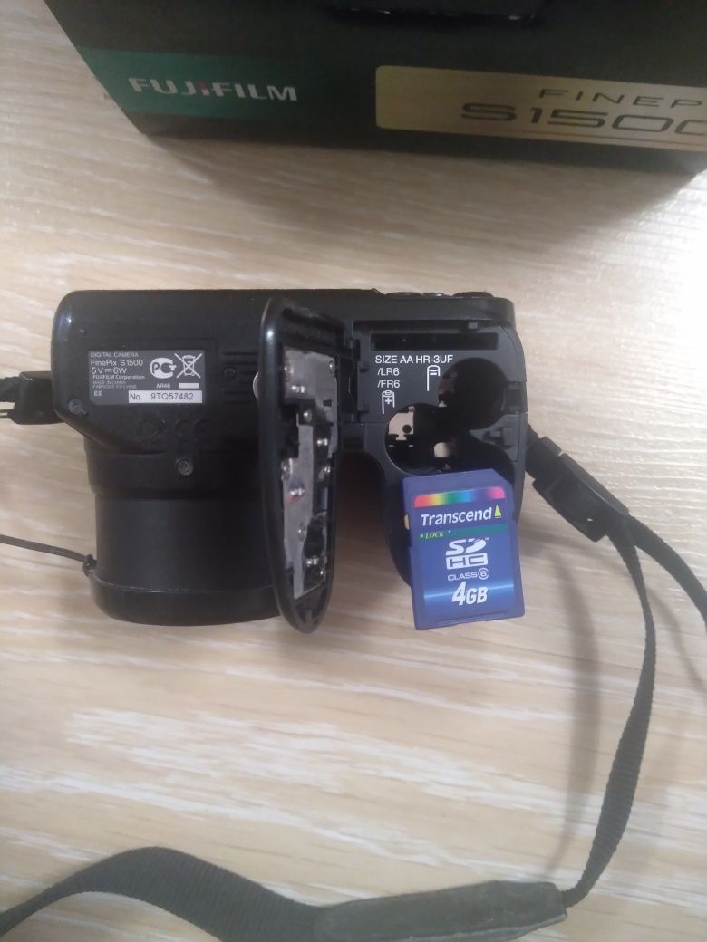 Цифровий фотоапарат Fugi Finepix 1500