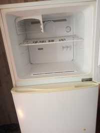 Продам холодильник, мягкий уголок.