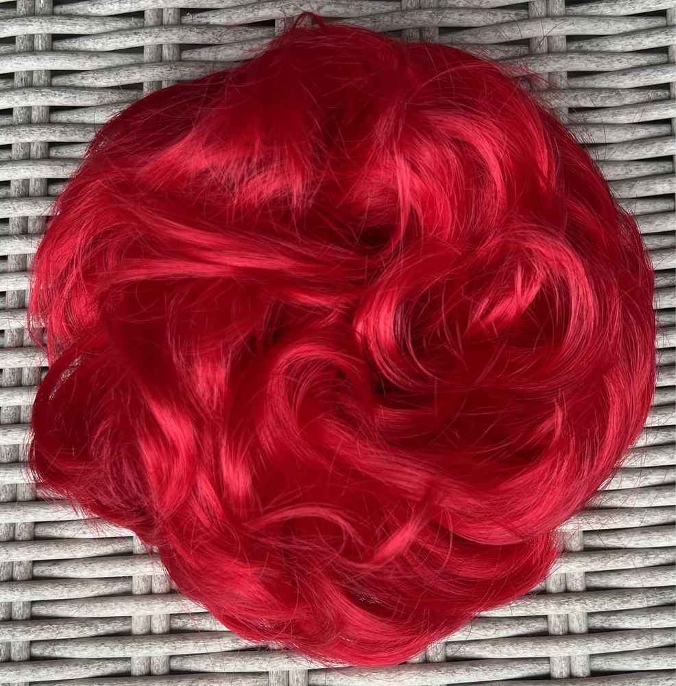 Włosy doczepiane, ostra czerwień, kok na gumce ( 633 )