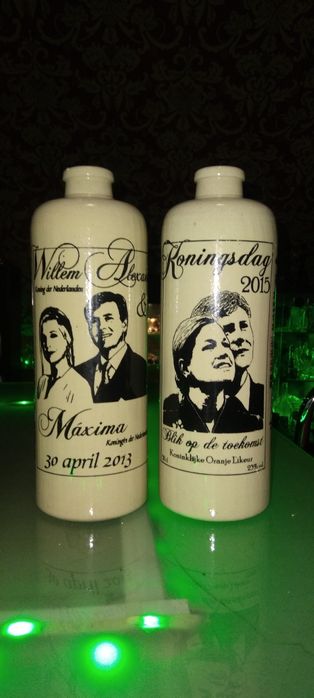 Dwie kamionkowe butelki