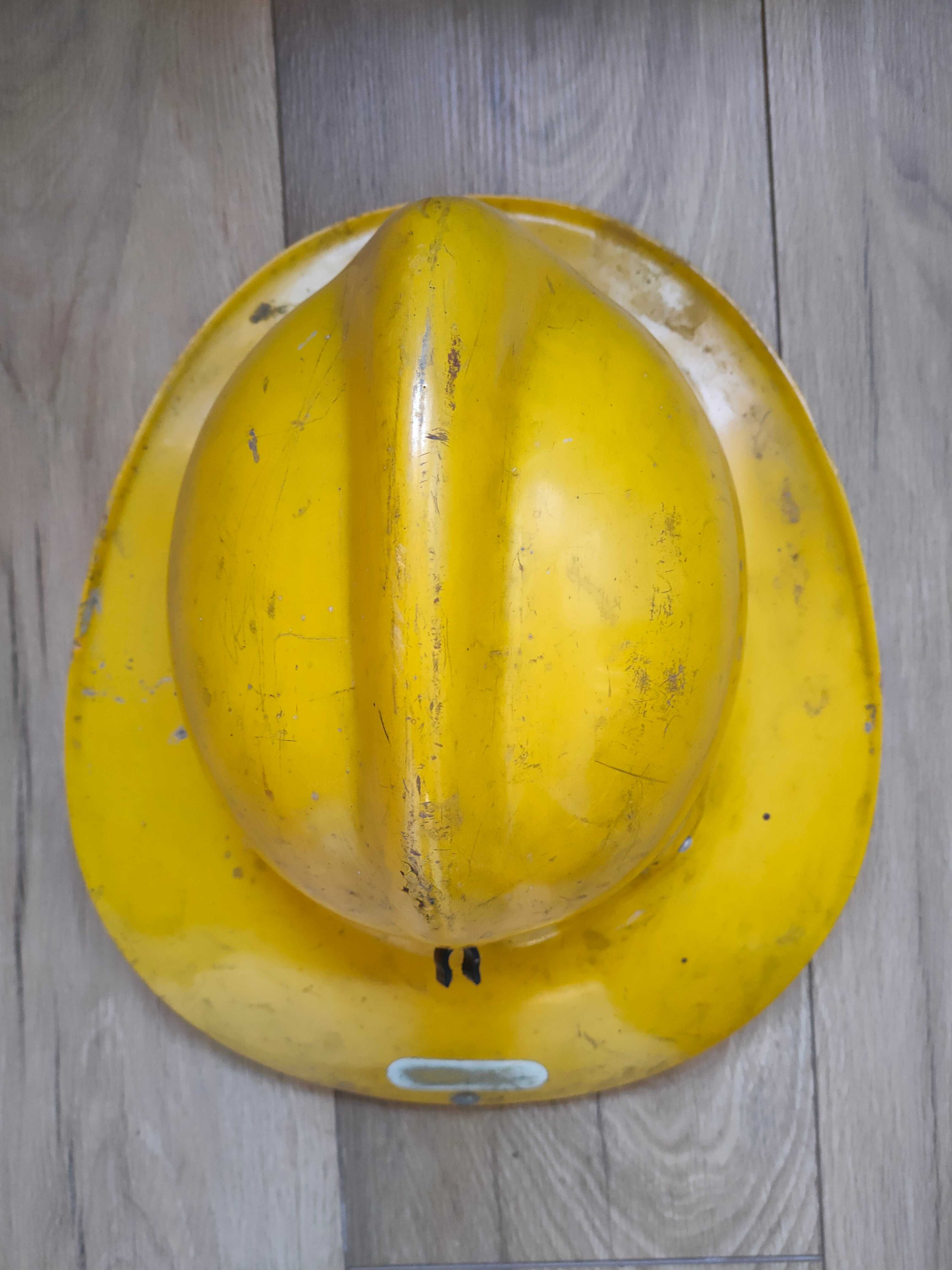 Stary kask strażacki