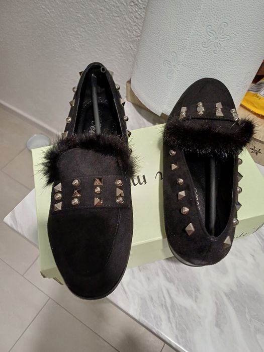 Czarne mokasyny z futerkiem