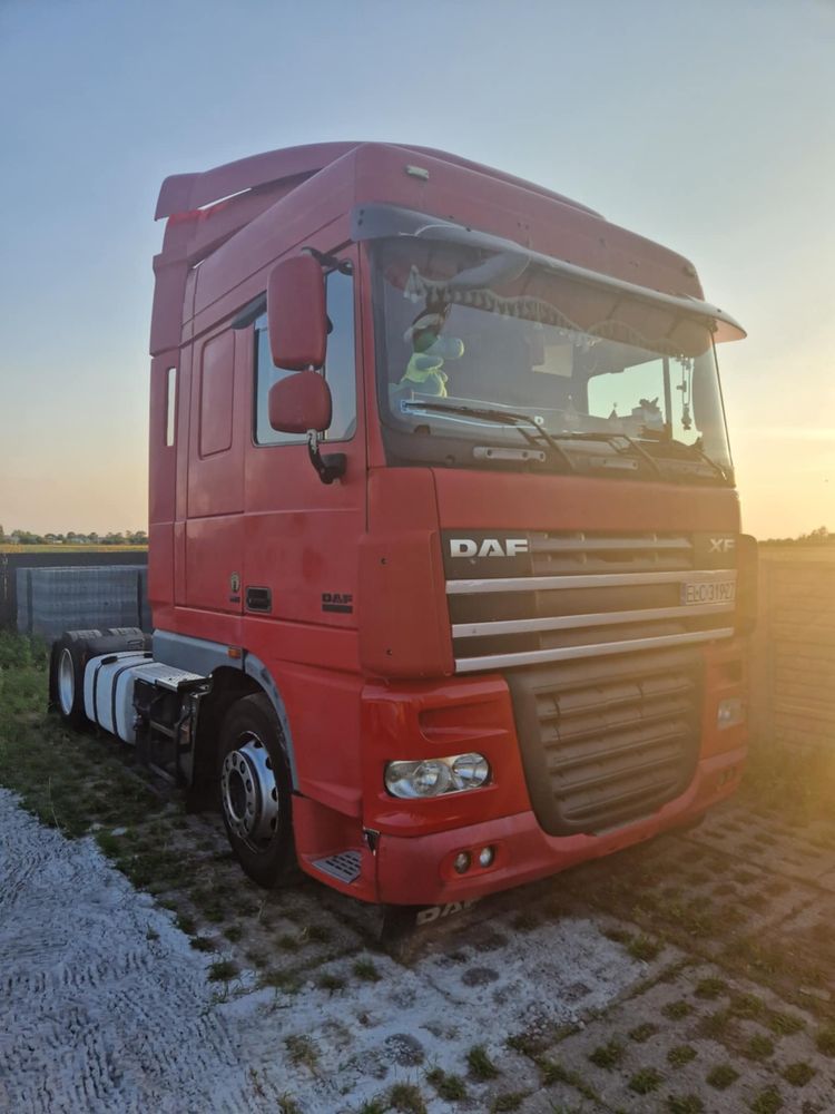 DAF XF105 rok 2007 znaczepa Schmitz 2004 R