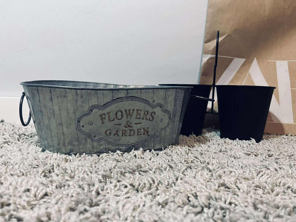 Flowers Garden doniczki na kwiaty czarne i szara