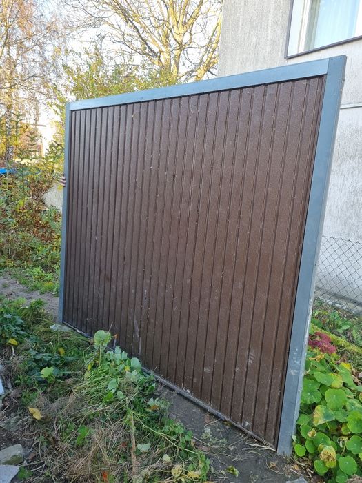 Brama garażowa uchylna brązowa GSL Hormann