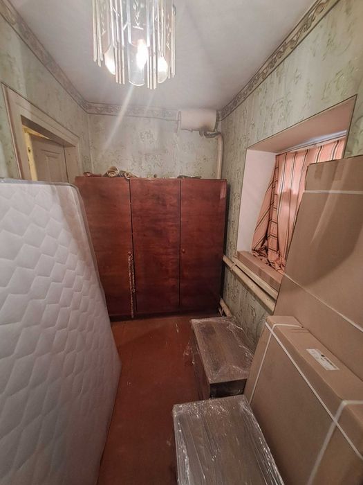 Продаж будинку з двома гаражами та літнім будинком