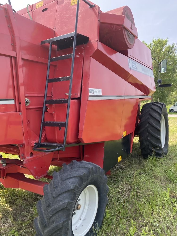 Комбайн зернозбиралний MASSEY FERGUSON 28/SAMPO 2075