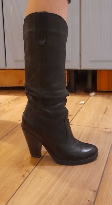 Чоботи (сапоги), жіночі, шкіряні, б/у, в доброму стані, безкоштовно