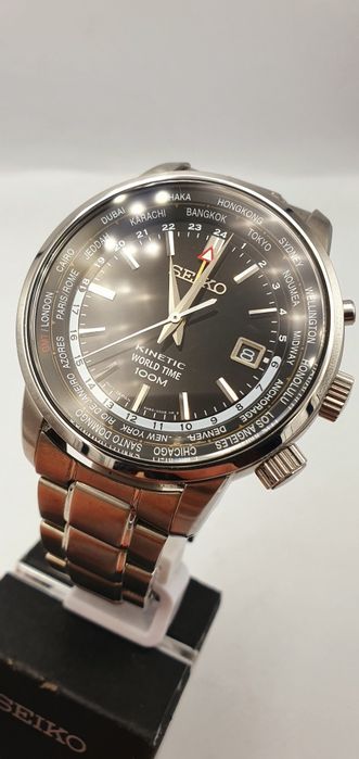 Seiko GMT Kinetic World Time - świetny Japończyk na bransolecie.