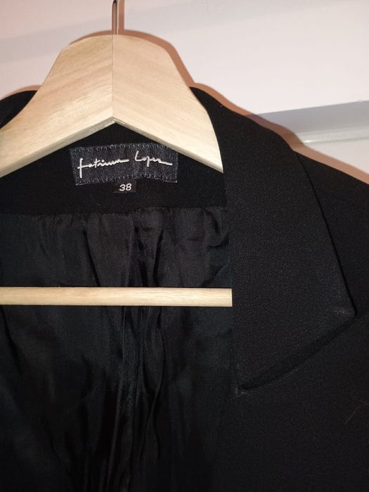 Casaco Exclusivo Fatima Lopes – Corte Feminino e Sofisticado