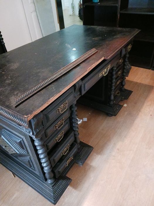 Vende-se Móvel e secretária em pau santo