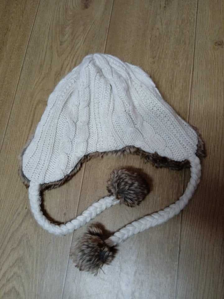 Zimowa czapka z futerkiem