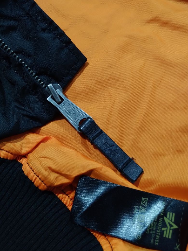 Бомбер від Alpha industries (Розмір S)