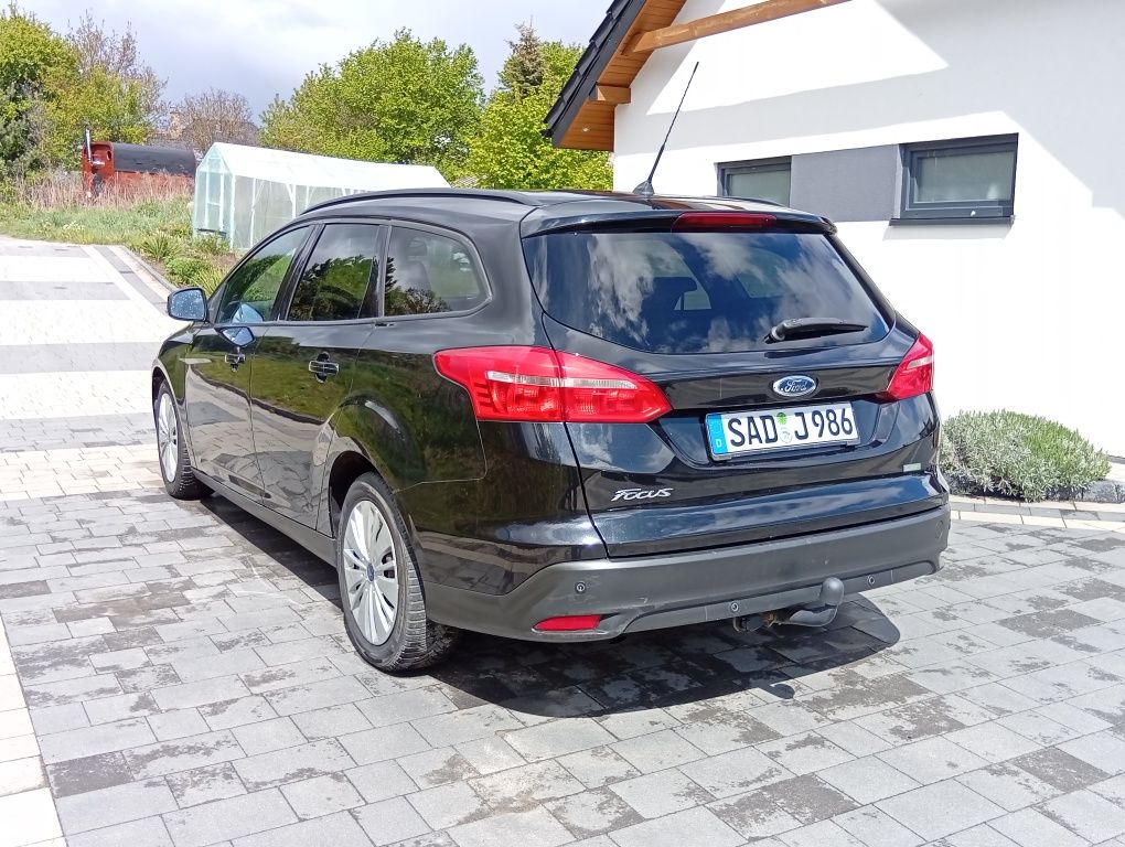 Ładny Focus, dobrze wyposażony.
