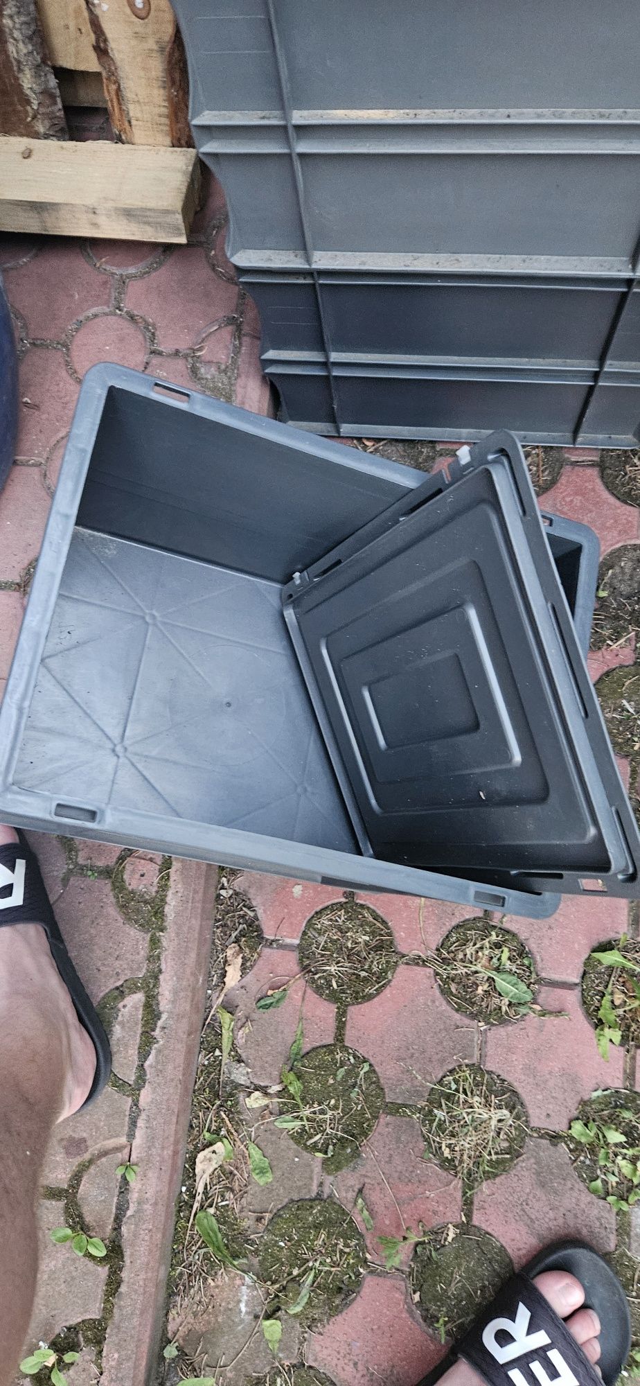 8 pudełek plastikowych pojemnik