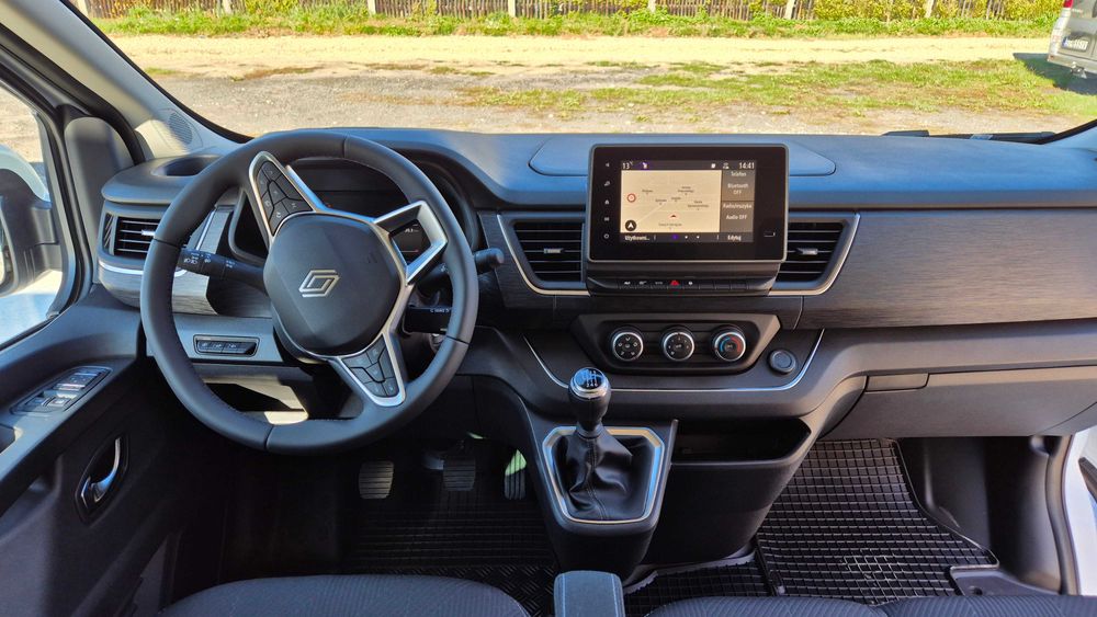 Nowy Renault Trafic, wynajem, bus 9 osobowy