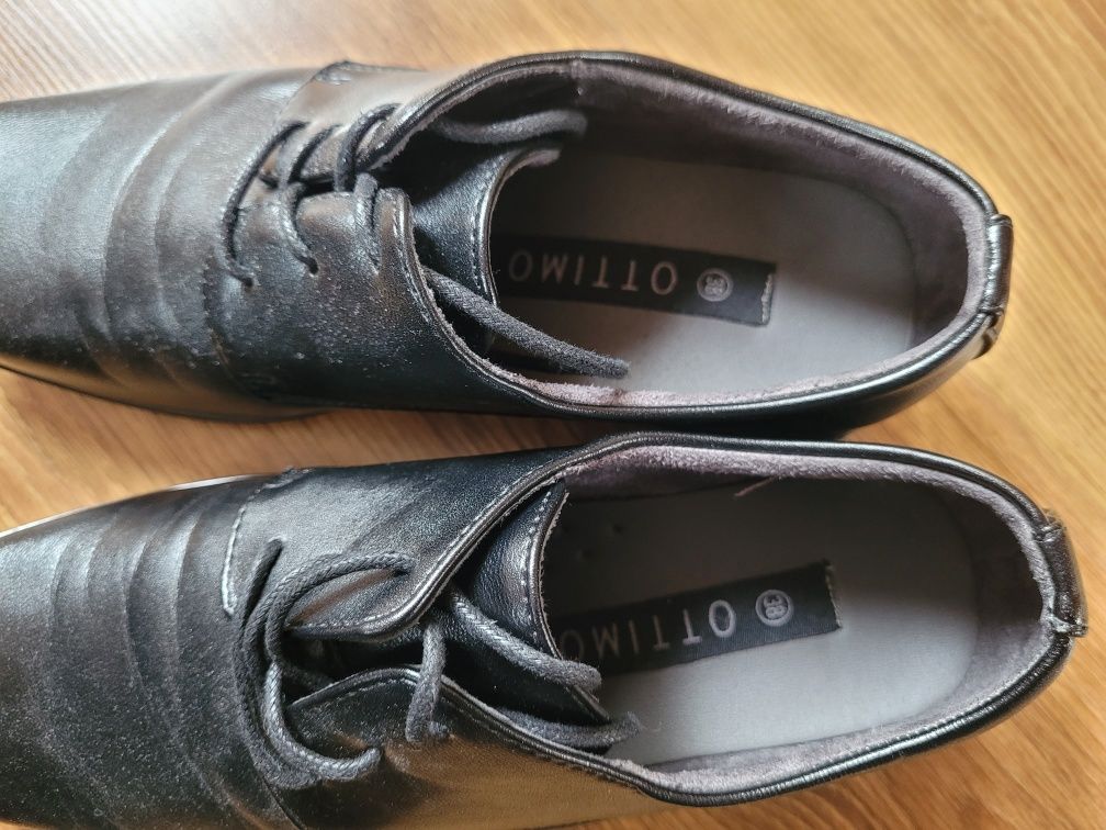 Czarne buty komunijne do garnituru r. 38 dł. wkładki 22 cm