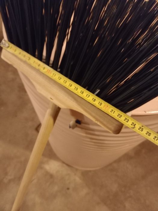 Vassoura nova com 23cm