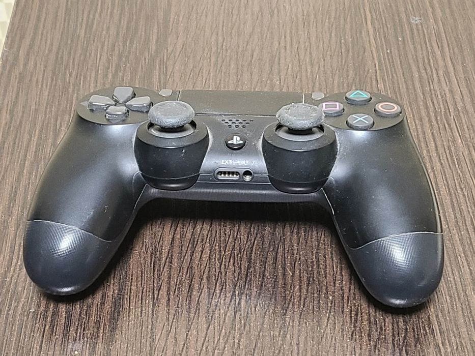 Продам игровую приставку Sony Playstation 4 slim 1tb
