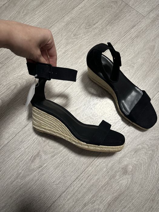 Нові босоніжки H&M