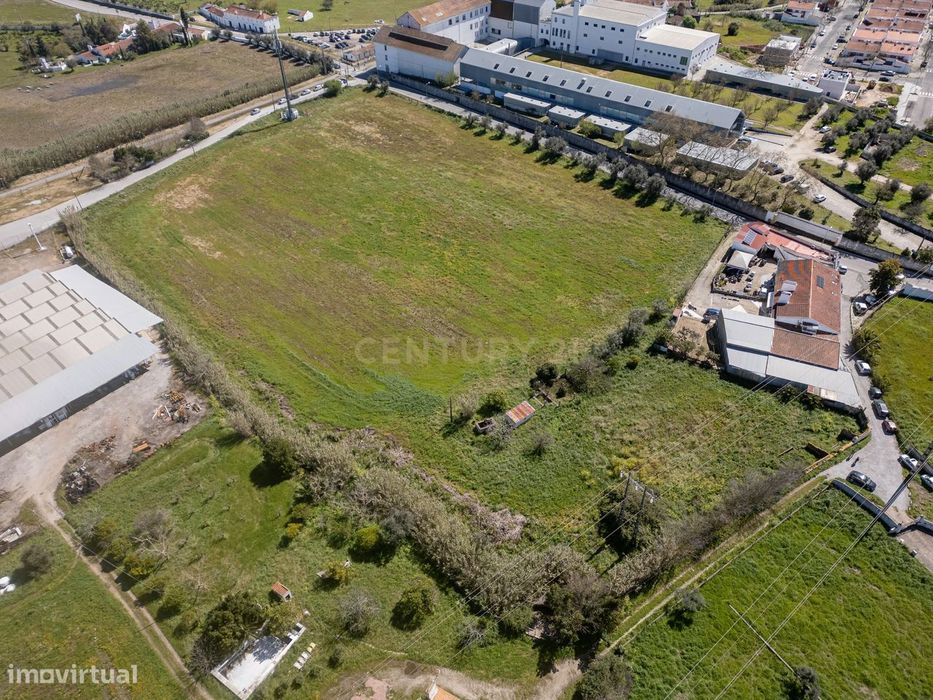 Terreno Rústico para Lotear Urbano, com 2,5 ha, junto ao Polo  dos Leõ