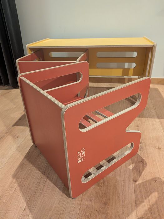 Zestaw drewnianych mebli modułowych Smating - stolik i 2 krzesła