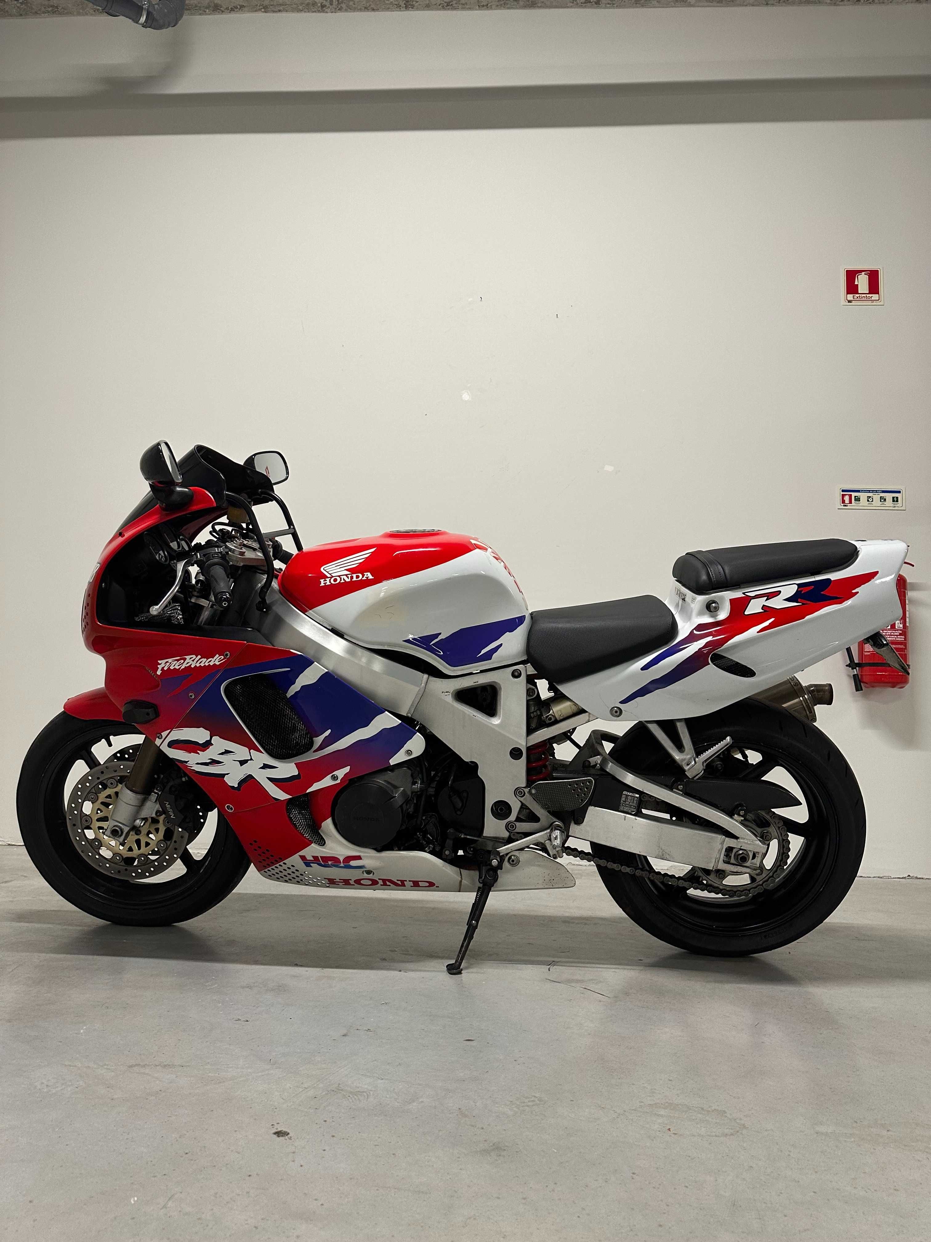 Honda CBR 900 RR SC28 - FireBlade