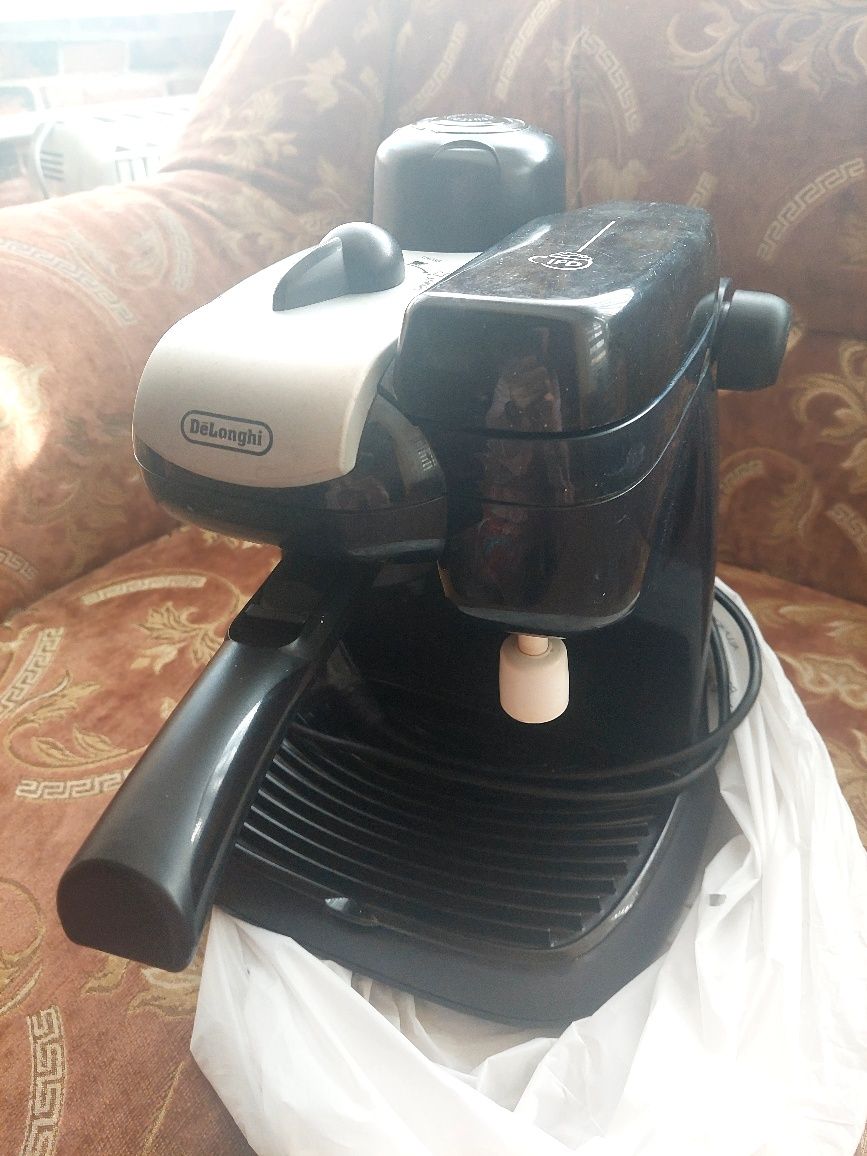 Кавоварка DeLonghi EC 9