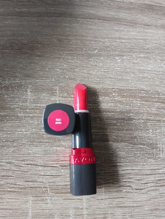 Pomadka Avon Red 2000