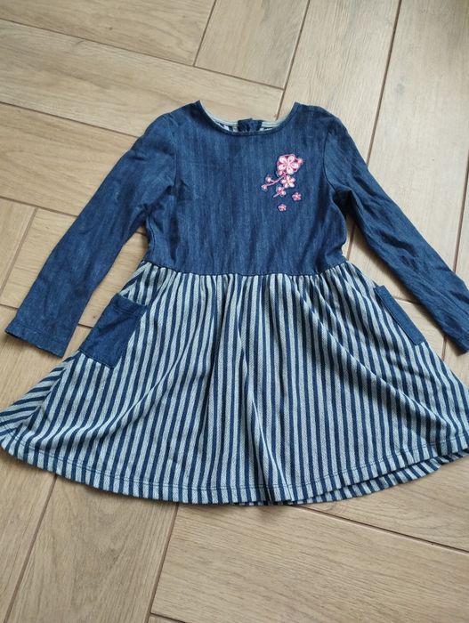 Одяг для дівчаток