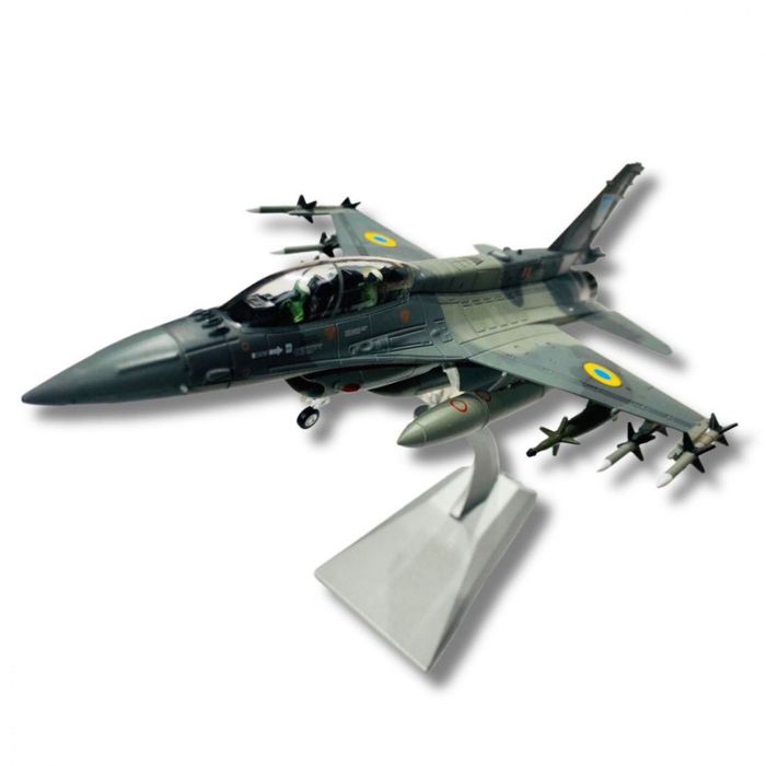 Металева модель літака винищувача F16D у масштабі 1:72