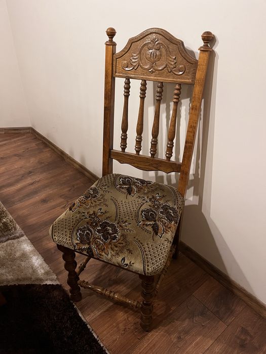 Rozkładany stół dębowy w zestawie z 8 krzesłami