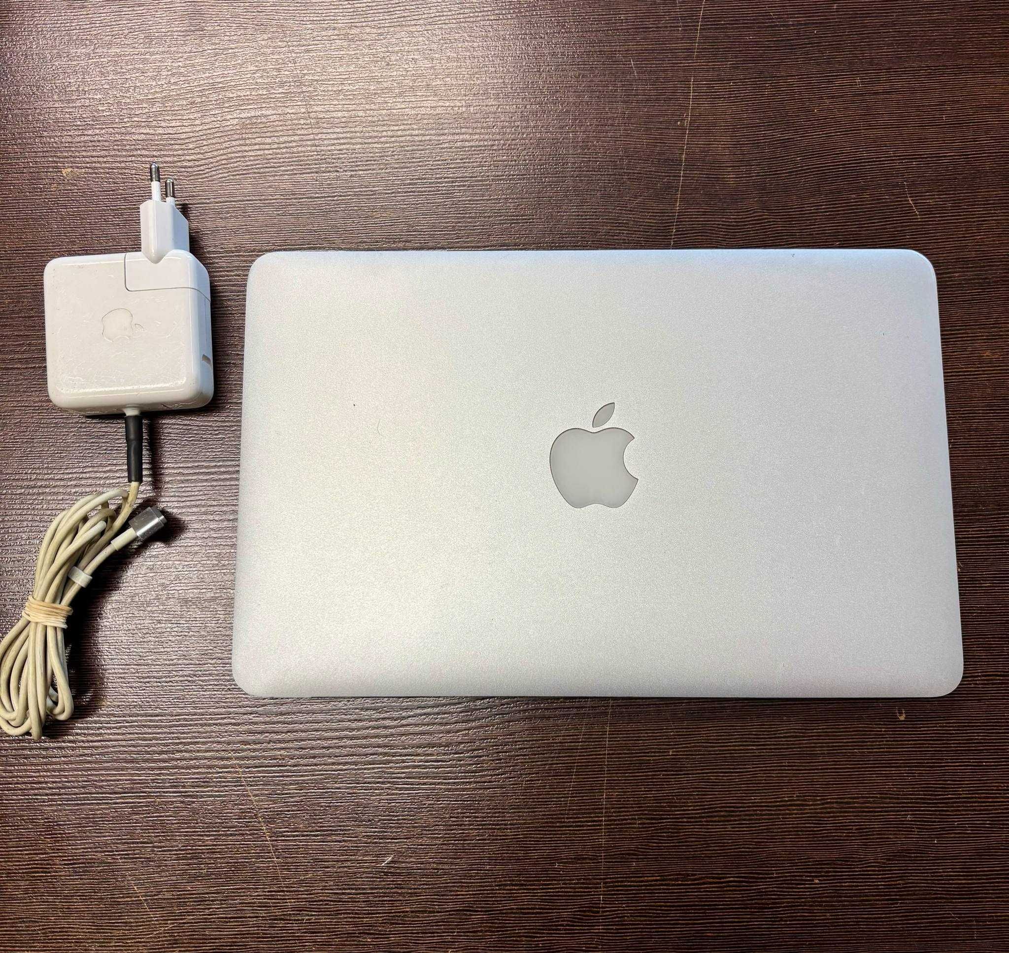 Laptop Apple Macbook Air 11 " Intel Core i5 4 GB / 128 GB srebrny