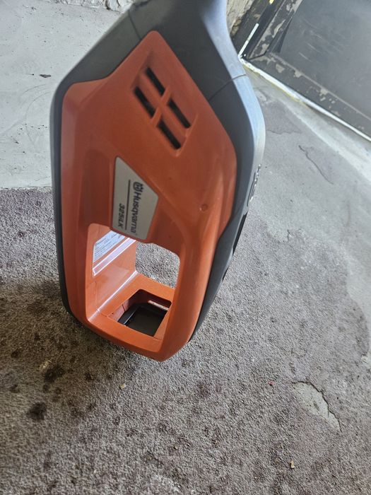 HUSQVARNA 325iLK z przystawką Akumulatorowa podkaszarka wielofunkcyjna