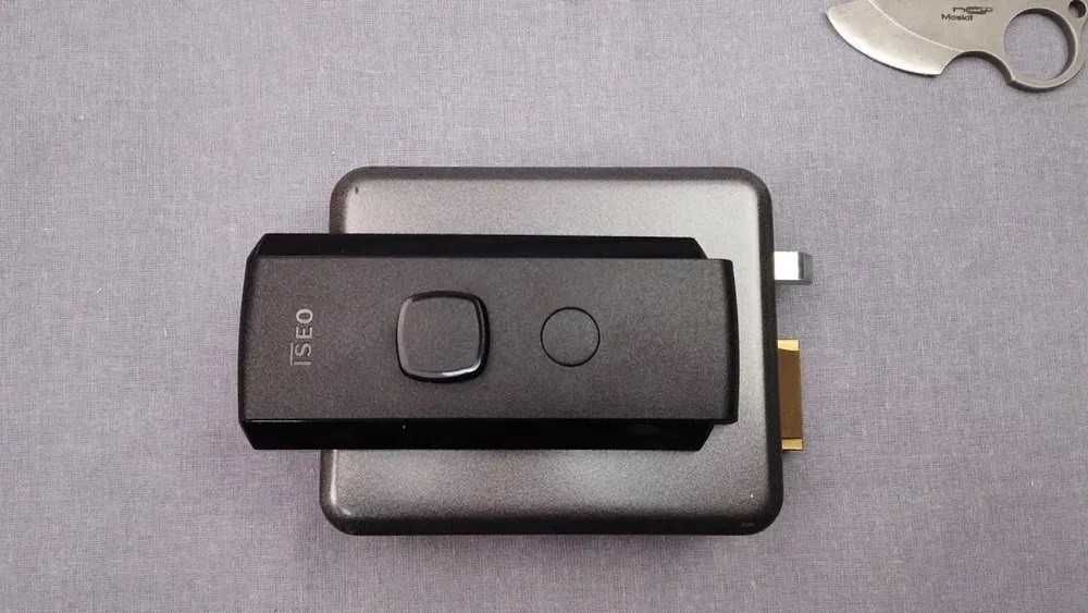 Электромеханический замок на калитку (ISEO 51n115 и 52N115). Италия.