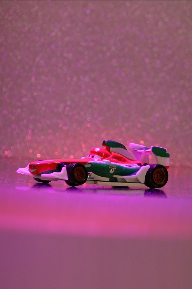 Figurka autko auta cars Francesco Bernoulli Formula 1 zygzak