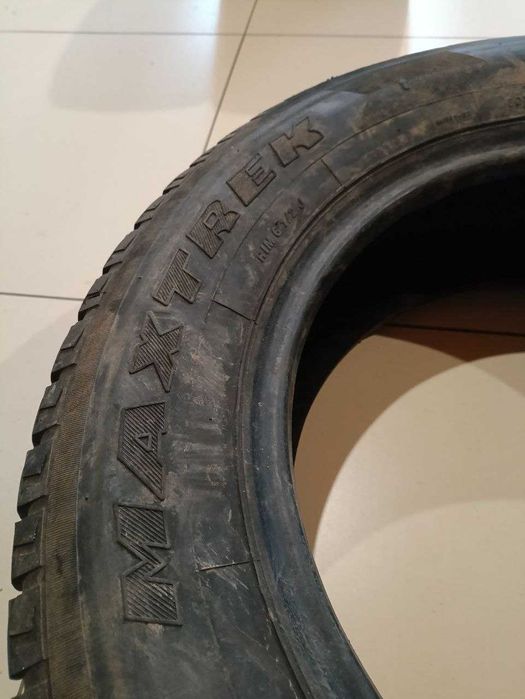 Распаровка 2-х шин б/у 225/65R17 102S Maxtrek Trek M7
