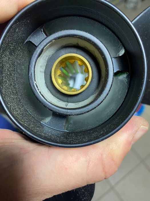 Гвинт новий до човнового двигуна за пів ціни