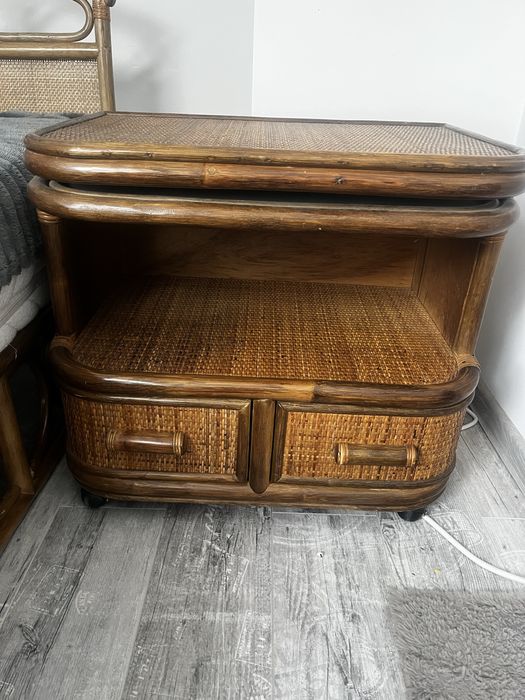 Meble rattanowe lozko z szafkami