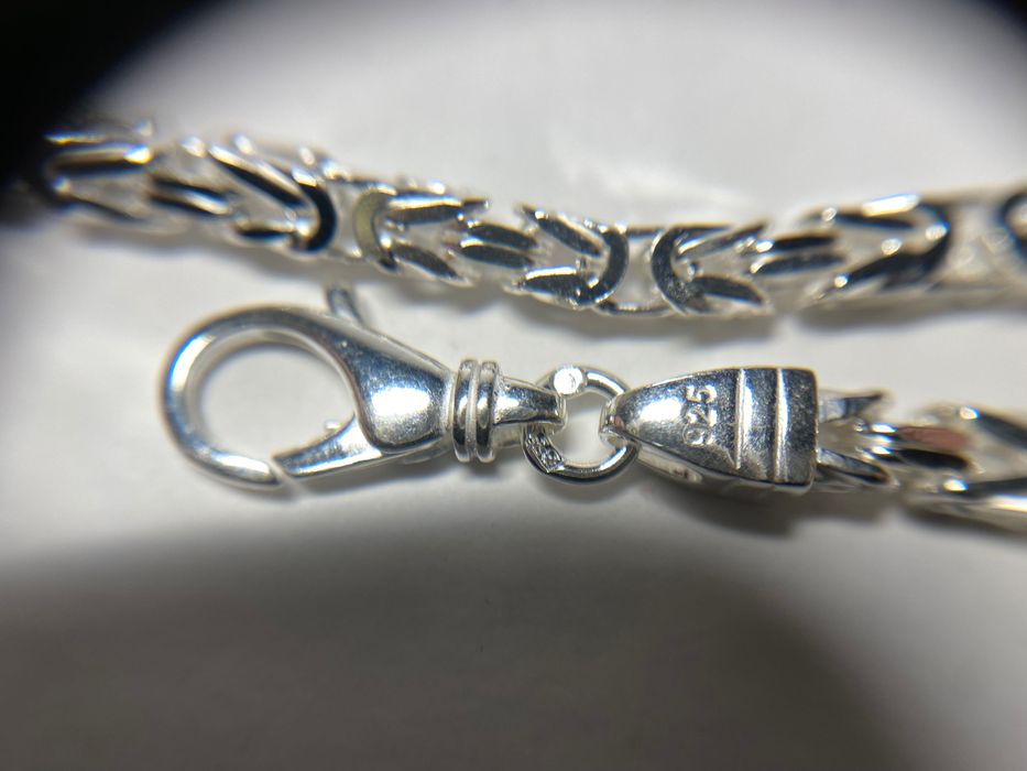 Srebrny łańcuszek królewski