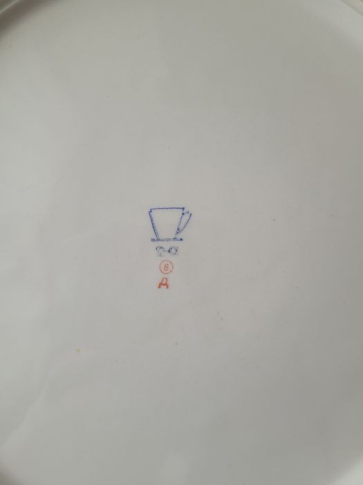 Блюдо з позолотою кругле і овальне