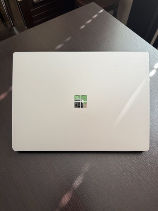 Microsoft Surgace Laptop 2 13.5“/ i5-8350/ 8GB/ 256GB SSD/ Стан нового